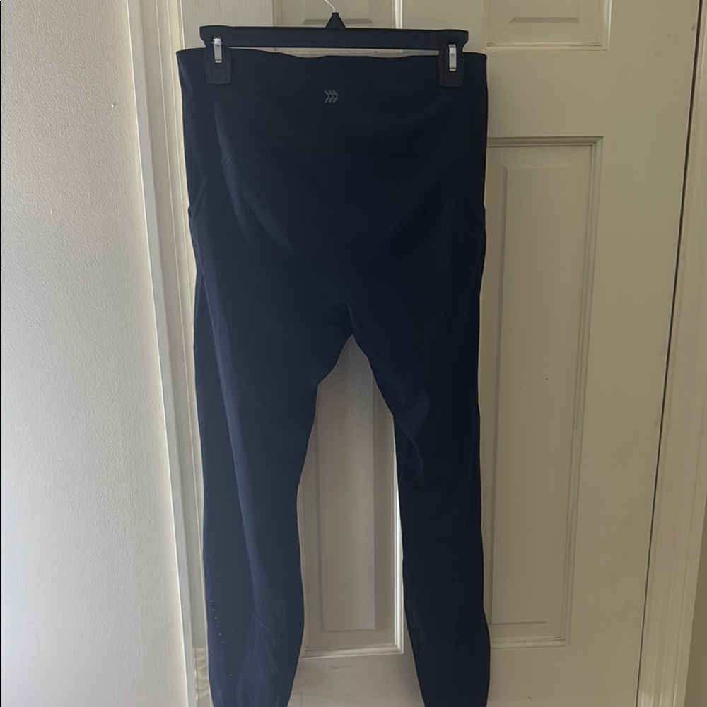 All in Motion Black Leggings Comfortable Athletic Wear - Picture 6 of 9
